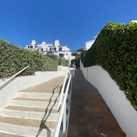 Beachfront Calahonda Apartment Sitio de Calahonda